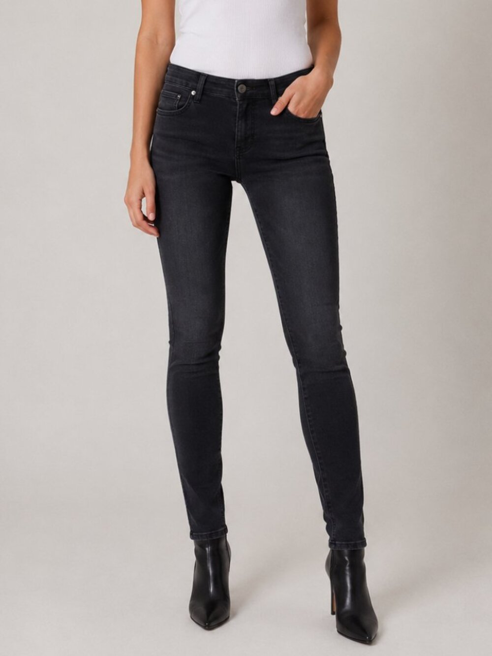 Bullhead Black Dark Navy Rinse Wash Super Skinny Straight Leg Low Rise Jean Pant